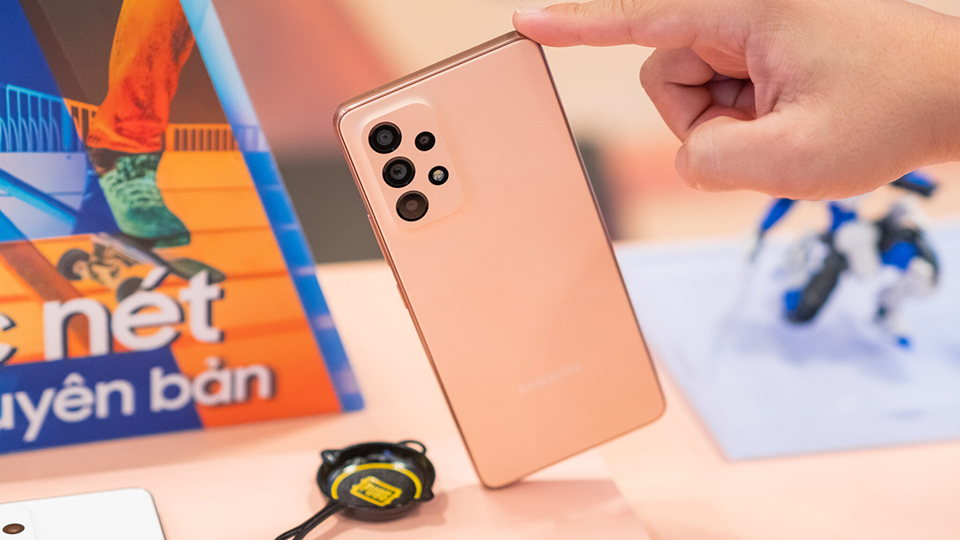 GenZ phát cuồng với dòng Galaxy A 2022 5G series màu cam đào và xanh mint từ Samsung