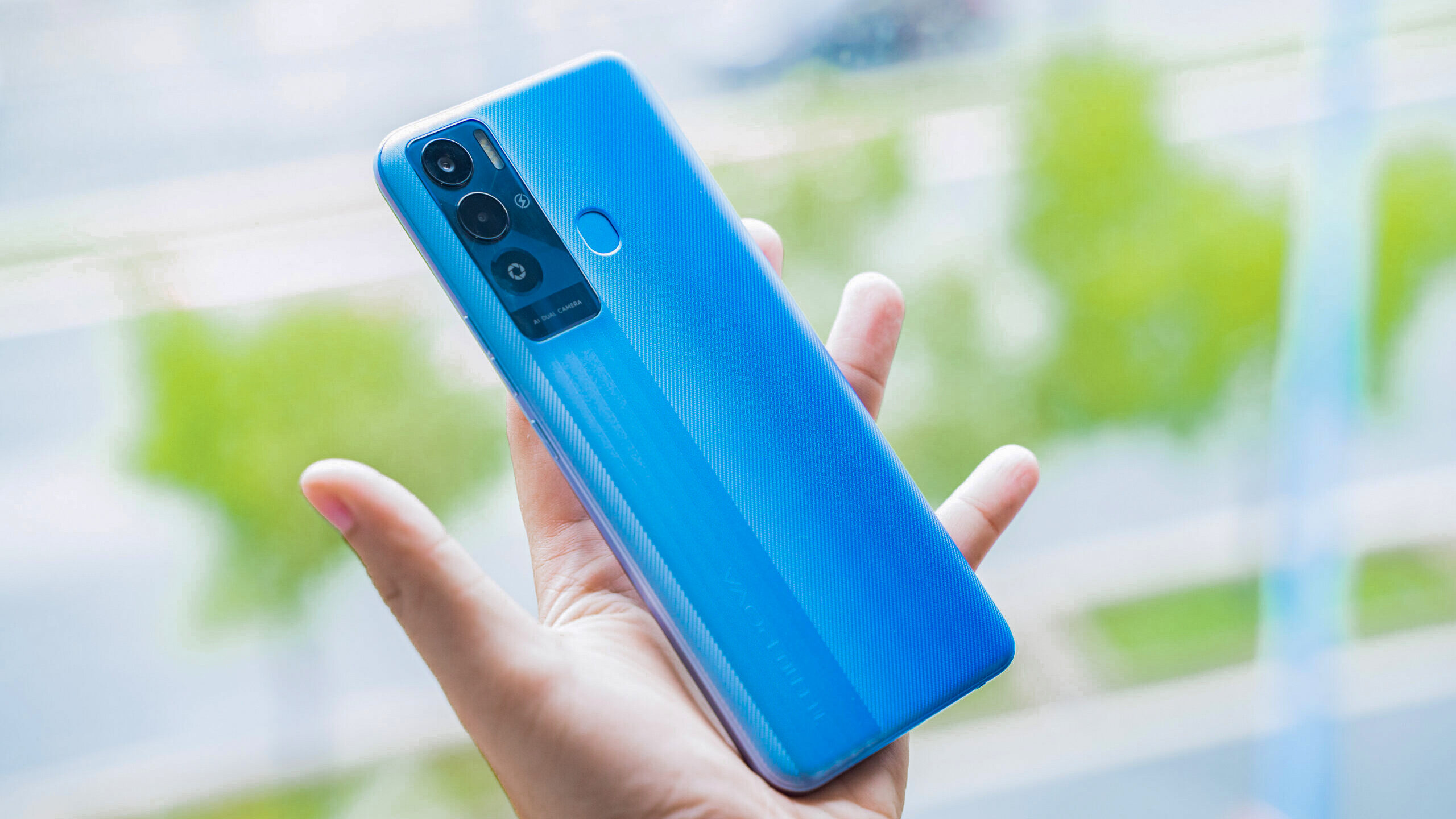 Trên tay Tecno Pova Neo bản 6GB + 128GB: Không phải chip "chuyên game", pin 6000mAh có "sạc nhanh" 18W, giá 3.89 triệu đồng
