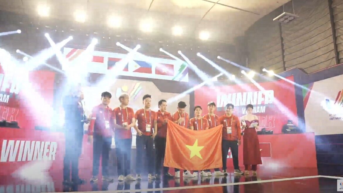 Kết quả SEA Games 31: Việt Nam nâng cúp trong cả hai bộ môn LMHT và Đột Kích