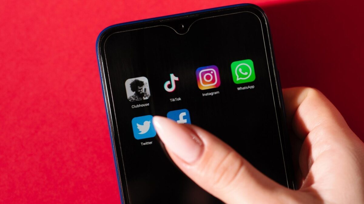 Tại sao clip TikTok nước ngoài xuất hiện và đâu là cách khắc phục