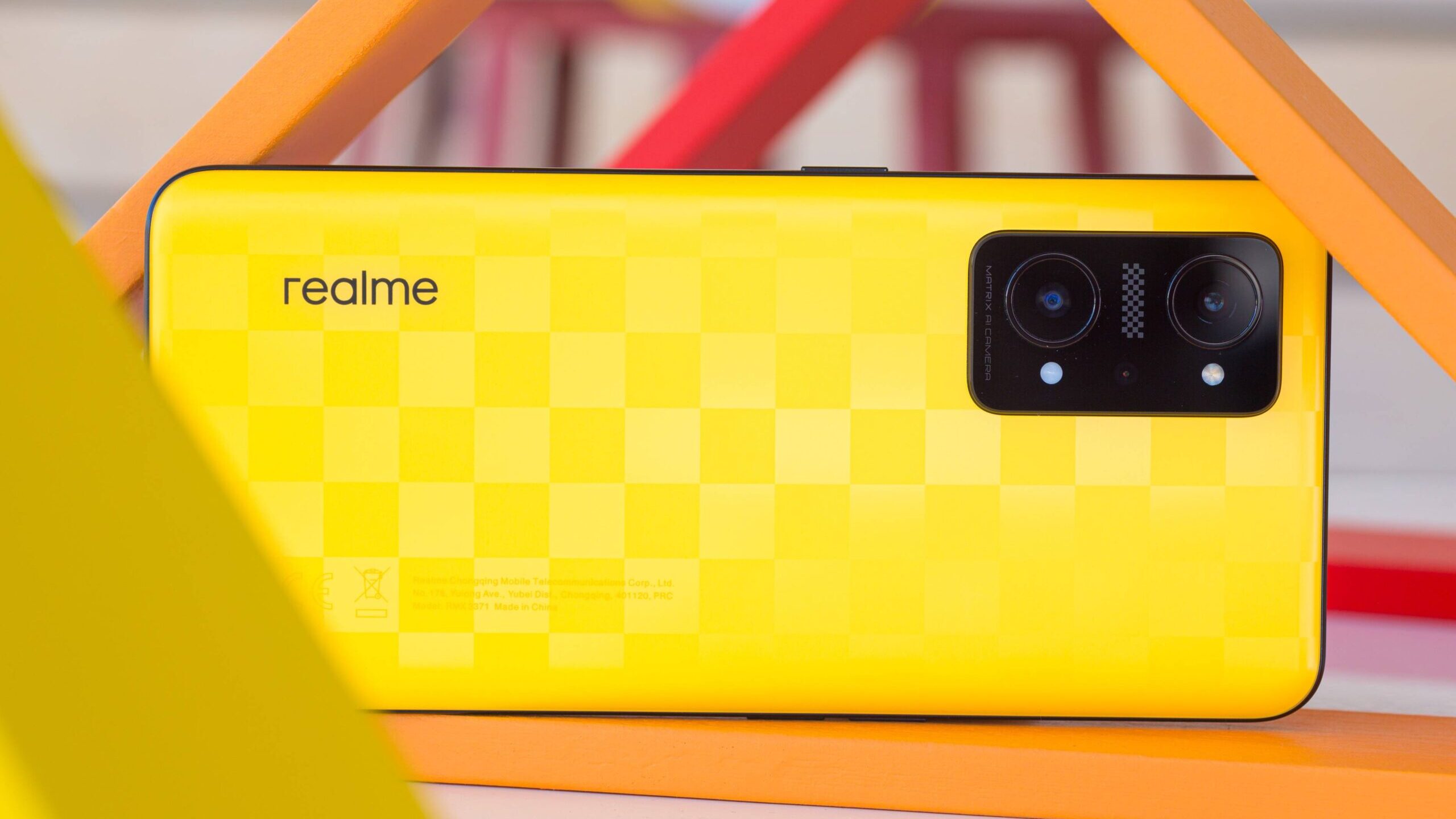 Trên tay realme GT Neo 3T: Thiết kế quen thuộc, Snapdragon 870, pin 5000mAh, sạc 80W nhưng giá gần 12 triệu