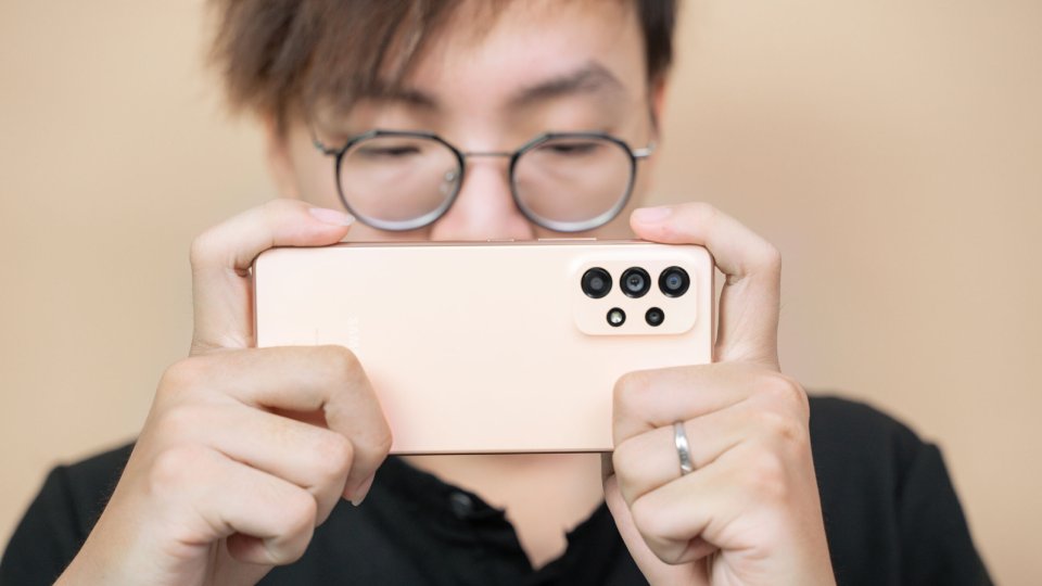 Top 4 smartphone có giá tầm trung nhưng sở hữu cấu hình và pin ở tầm cao cấp