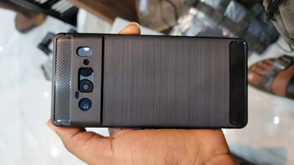 Đặt mua Pixel 6 Pro, anh khách may mắn nhận được luôn Pixel 7 Pro chưa ra mắt