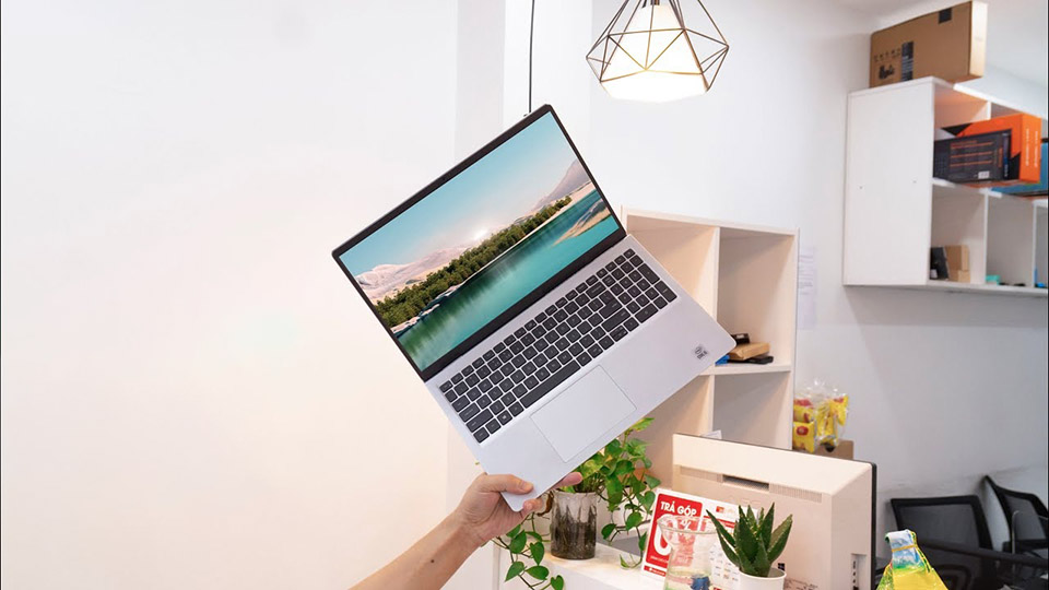 Những chiếc laptop đáng mua cho sinh viên trong tầm giá 15 đến 18 triệu đồng Những chiếc laptop đáng mua cho sinh viên trong tầm giá 15 đến 18 triệu đồng