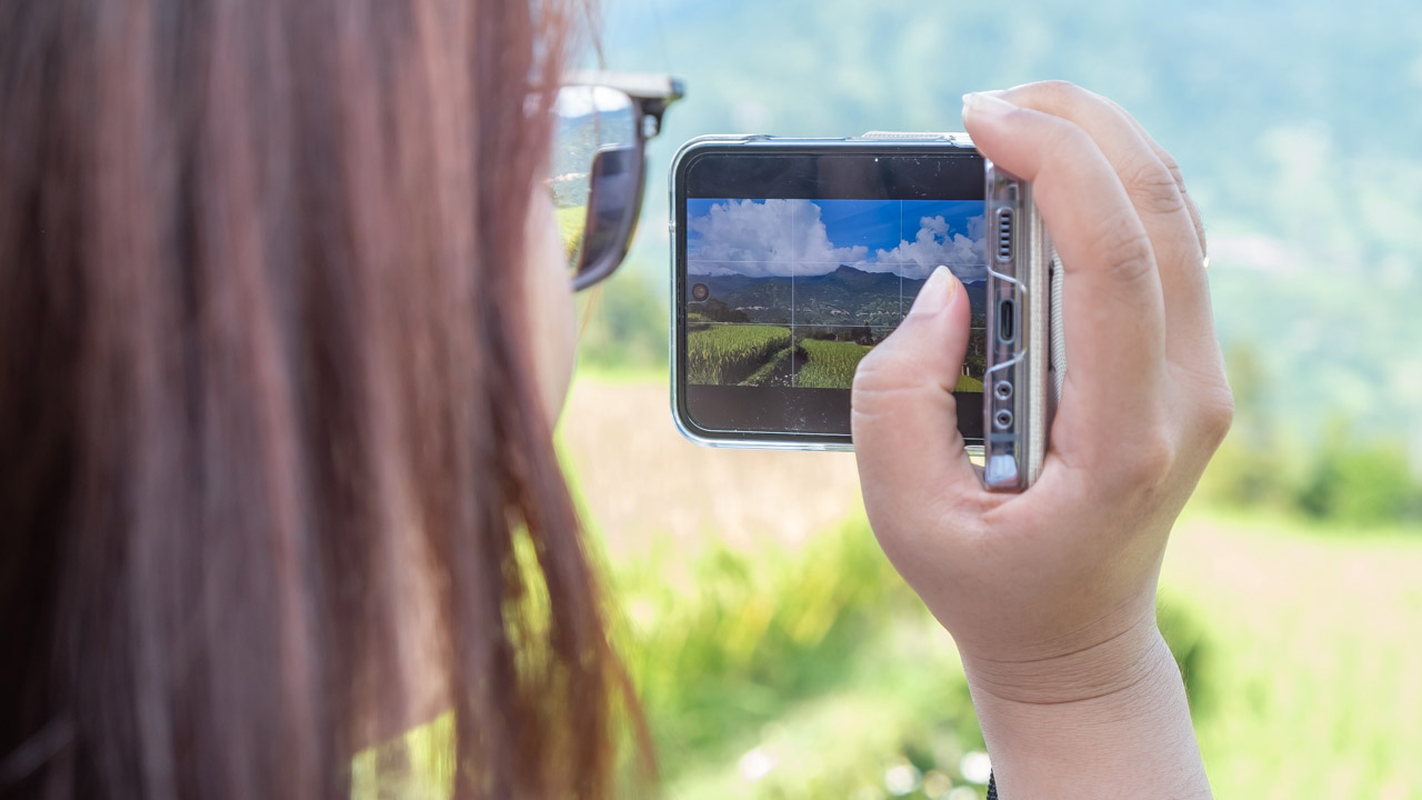 Du ngoạn Hà Giang: Một mình mà vẫn tác nghiệp cực dễ chỉ có thể là combo Flex Cam và hiệu năng vượt trội của Galaxy Z Flip4 Du ngoạn Hà Giang: Một mình mà vẫn tác nghiệp cực dễ chỉ có thể là combo Flex Cam và hiệu năng vượt trội của Galaxy Z Flip4