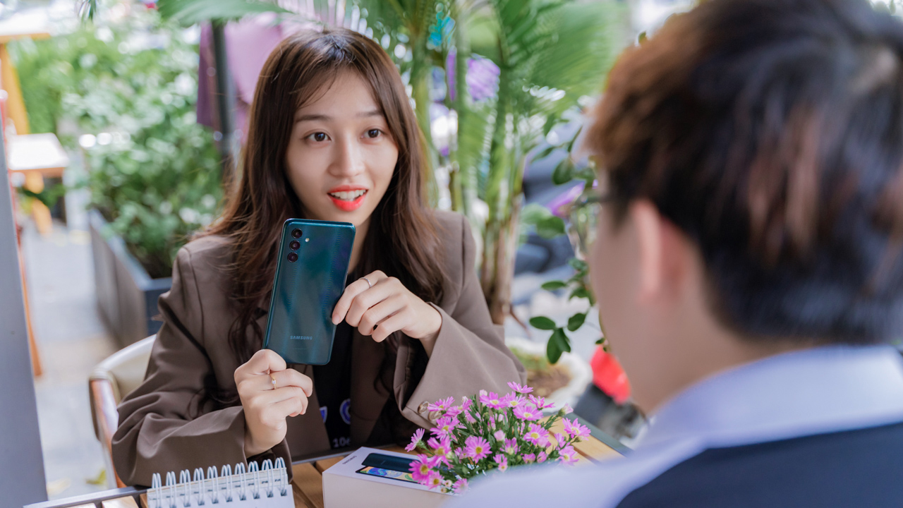Tìm món quà hợp ví cho ngày của nàng, có ngay Galaxy A04s: Giá tốt, gam màu kẹo ngọt và viên pin khủng