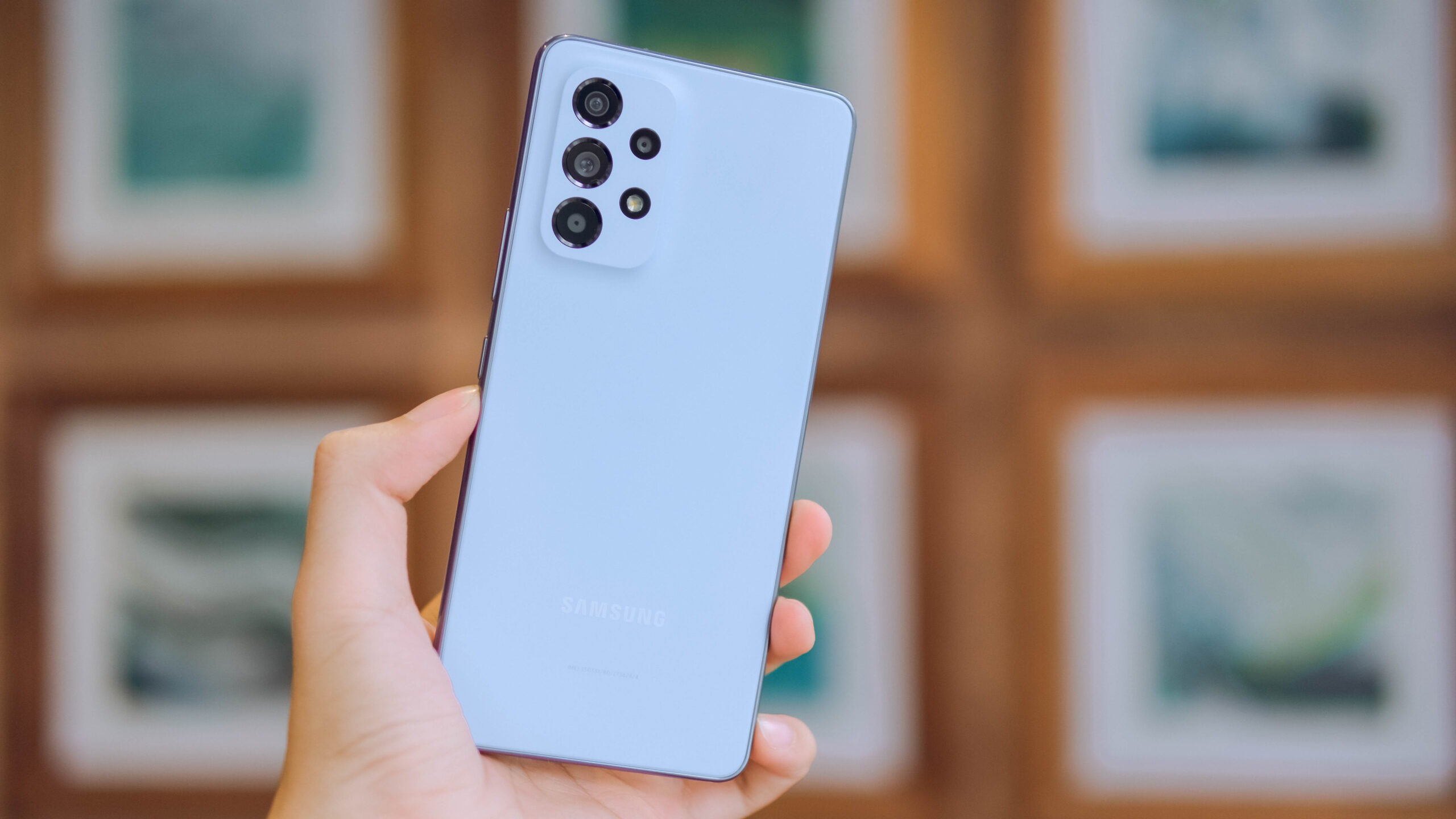 Top 3 mẫu smartphone giá từ 8 triệu đồng có thiết kế đẹp nhức nách, camera "mê mẩn" cho chị em nhân dịp 20/10