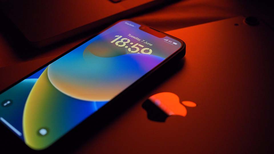 Kiểm tra khả năng “đốt” pin của iOS 16.0.3 trên 6 mẫu iPhone cũ Kiểm tra khả năng “đốt” pin của iOS 16.0.3 trên 6 mẫu iPhone cũ