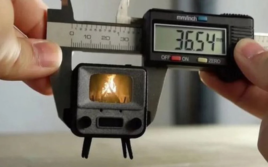 TV của "người tí hon" lạc vào thế giới thật: Đầy đủ chức năng, màn hình vừa bằng đầu ngón tay TV của "người tí hon" lạc vào thế giới thật: Đầy đủ chức năng, màn hình vừa bằng đầu ngón tay