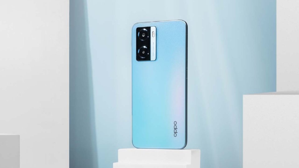 Tầm giá 6 triệu đồng, mua điện thoại nào màn hình lớn, pin ngon, camera chụp đẹp?