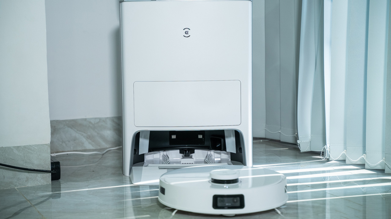Trên tay robot hút bụi Ecovacs Deebot T10 Omni: Thiết kế tinh tế, lực hút 5000Pa, trạm Omni thông minh