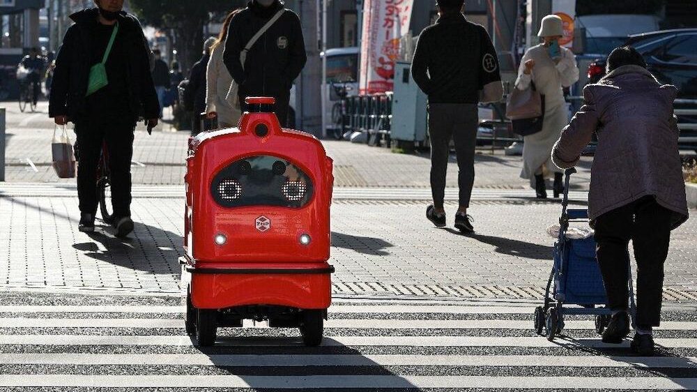 Thay shipper bằng robot giao hàng, Nhật Bản đối mặt với hàng loạt vấn đề "oái ăm" Thay shipper bằng robot giao hàng, Nhật Bản đối mặt với hàng loạt vấn đề "oái ăm"