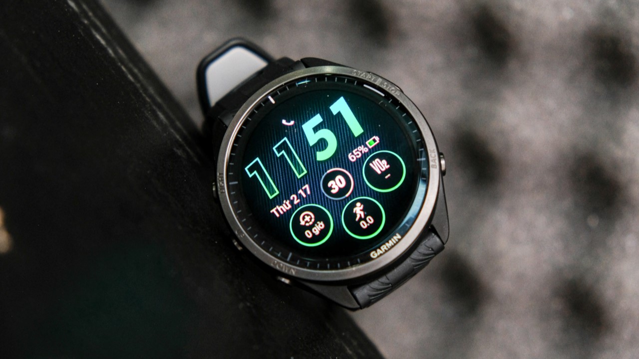 Trên tay Garmin Forerunner 965: Thiết kế đẳng cấp, màn hình AMOLED mới, nhiều tính năng chuyên nghiệp cho dân thể thao