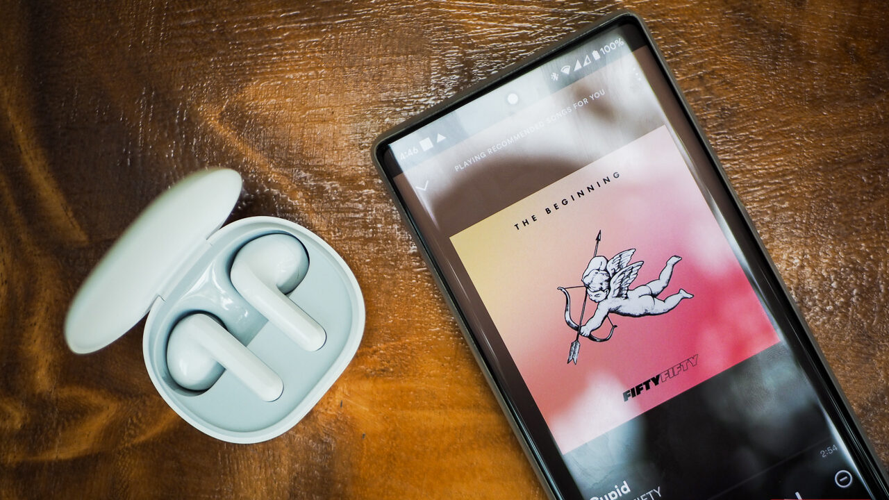 Mở hộp và trên tay Redmi Buds 4 Lite: Chiếc tai nghe nhỏ gọn có chất âm tốt trong tầm giá