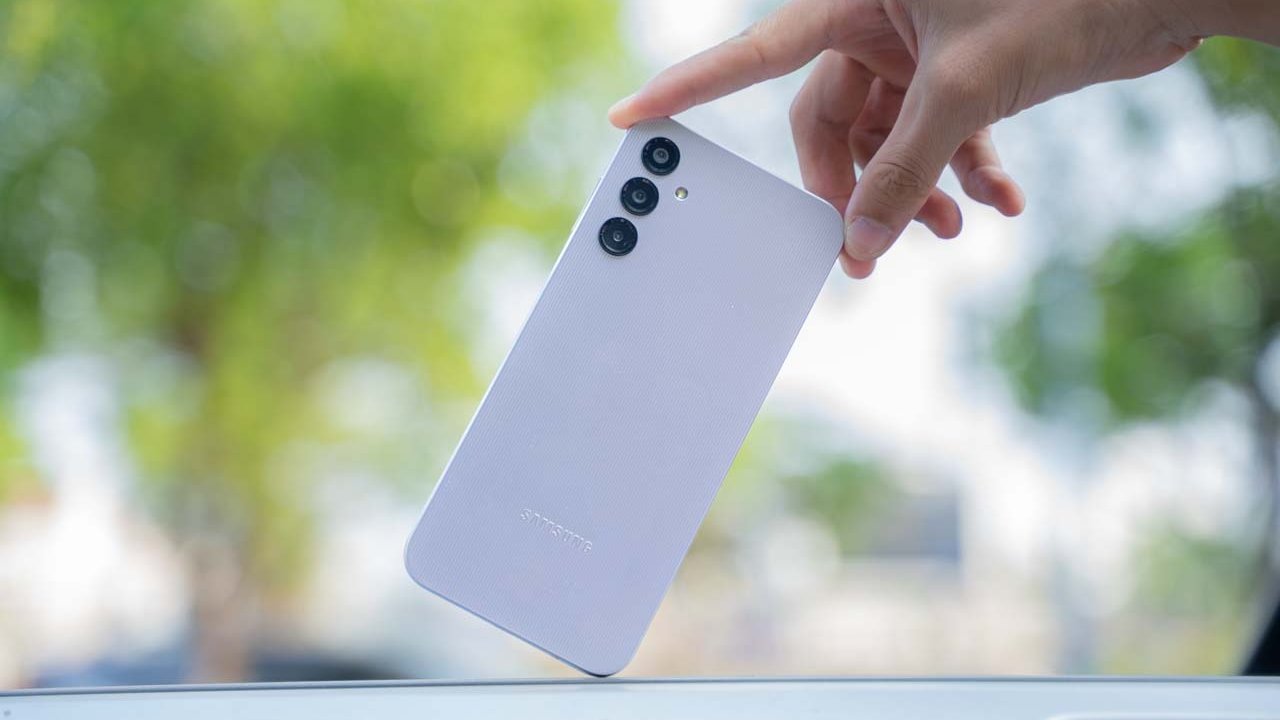 Hotsale cuối tuần: Galaxy Z Flip4 "chạm đáy" chỉ hơn 13 triệu, nhiều điện thoại Samsung cũng đang giảm giá mạnh!