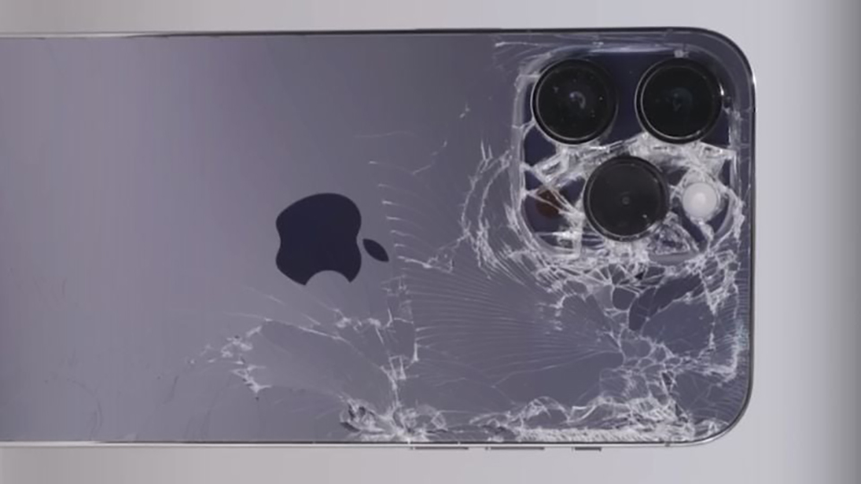 Dòng iPhone 15 Pro sẽ có mặt lưng kính có thể tháo rời, dễ sửa chữa hơn