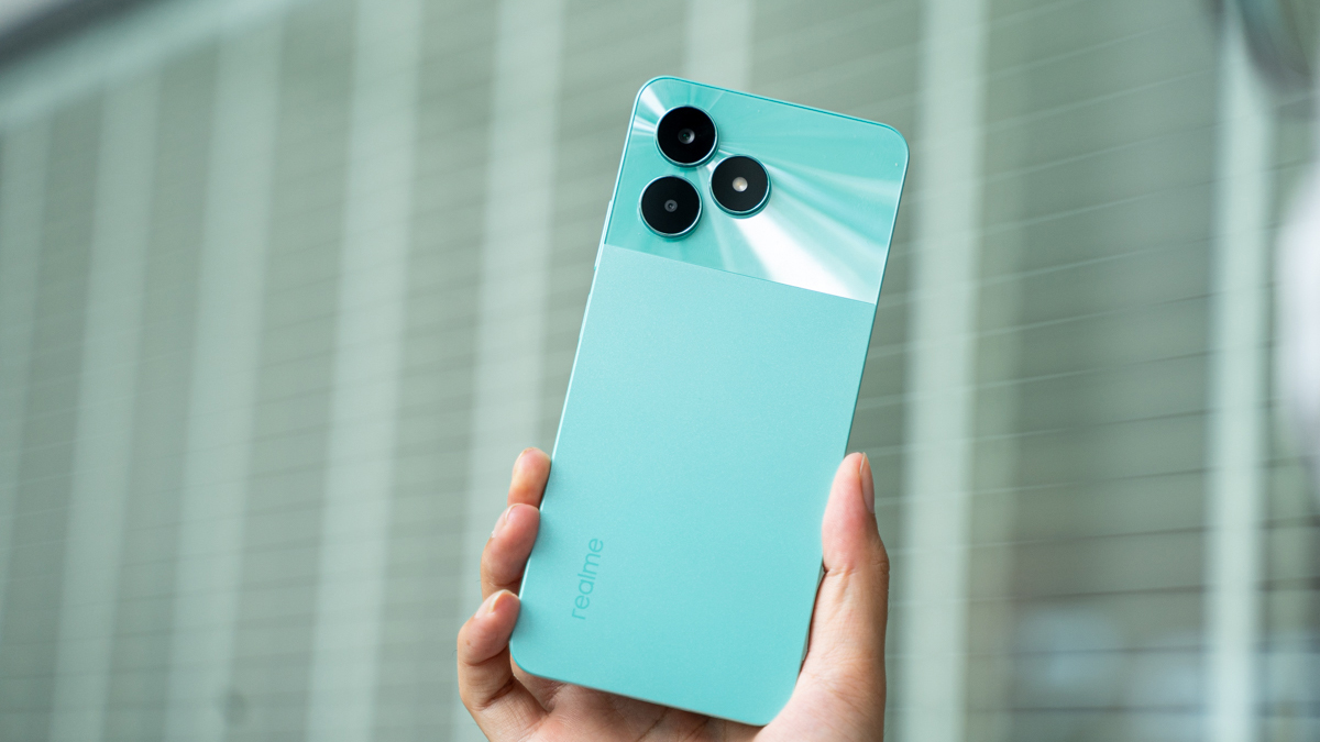 Trên tay realme C51: Thiết kế 3 mắt nhìn quen lắm, chip "hổ vằn", camera 50MP, giá 3.99 triệu