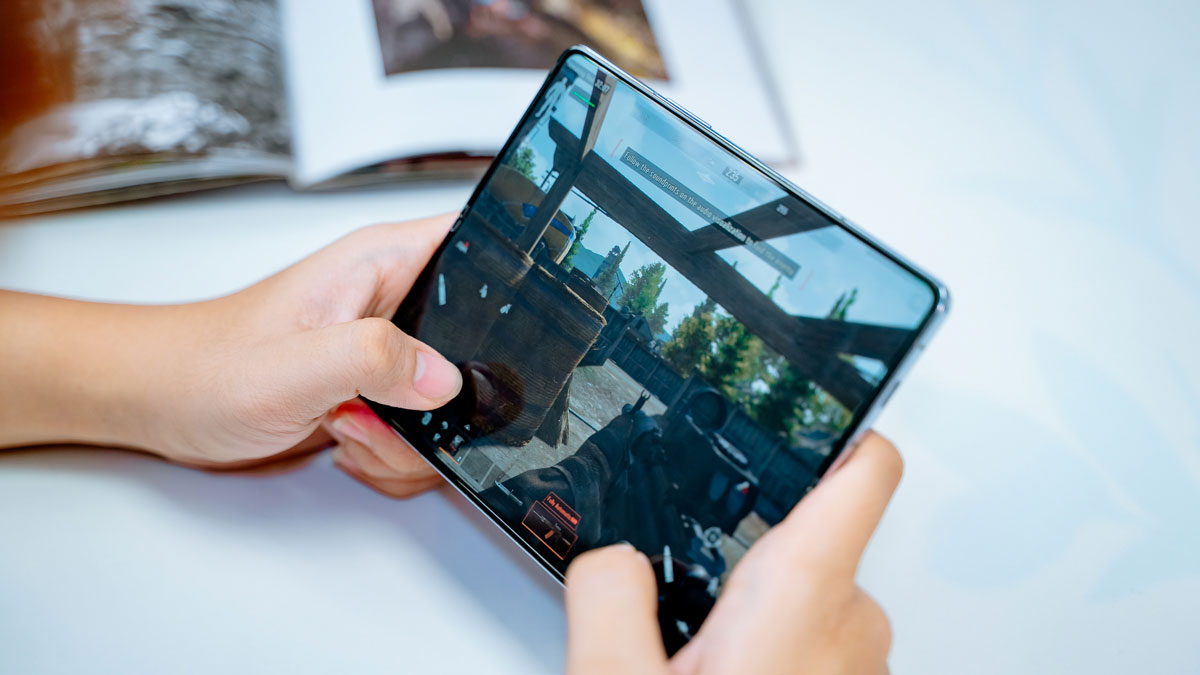 Ai nói Galaxy Z Fold5 là chỉ dành cho công việc? Gaming cũng rất là over hợp nhé!