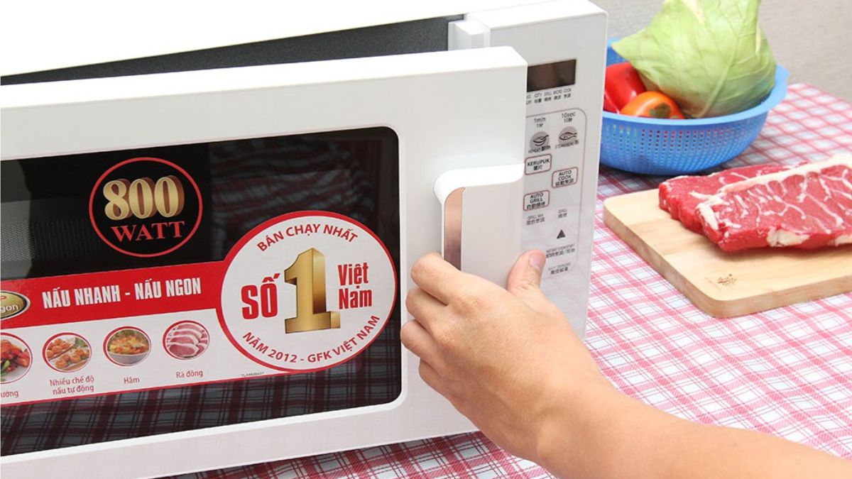 Cách sử dụng lò vi sóng Sharp an toàn, bạn đã biết chưa?