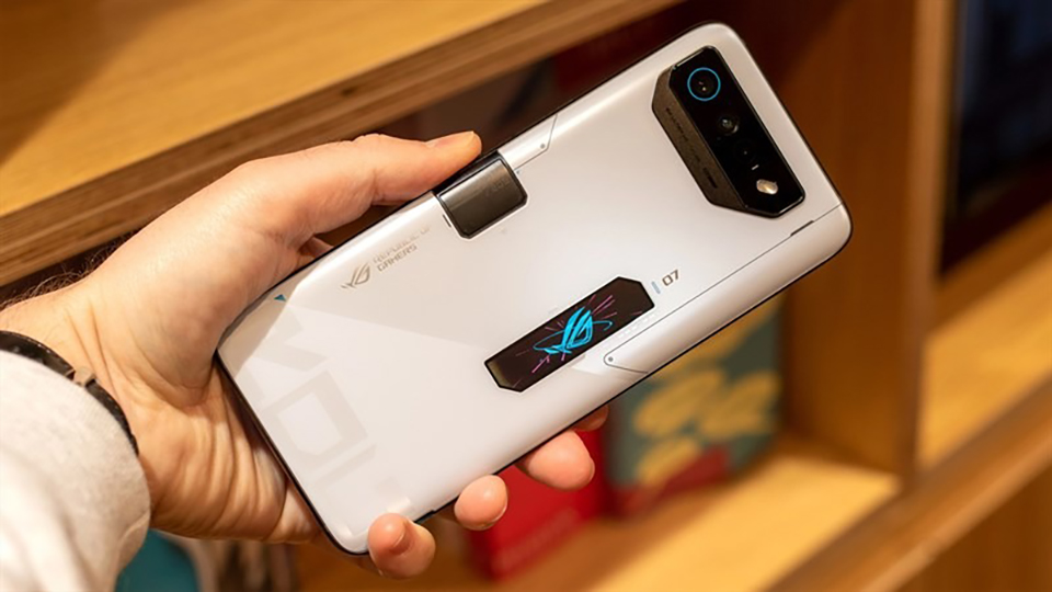 ASUS ROG Phone 8 Ultimate với chip Snapdragon 8 Gen 3 lộ hiệu năng siêu mạnh trên Geekbench