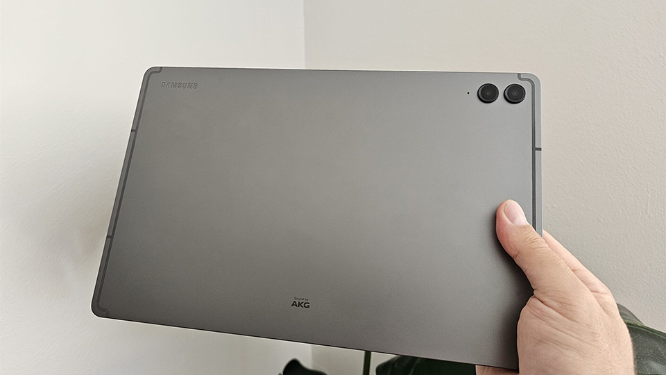Galaxy Tab S9 FE là tablet Fan Edition kháng nước đầu tiên của Samsung Galaxy Tab S9 FE là tablet Fan Edition kháng nước đầu tiên của Samsung