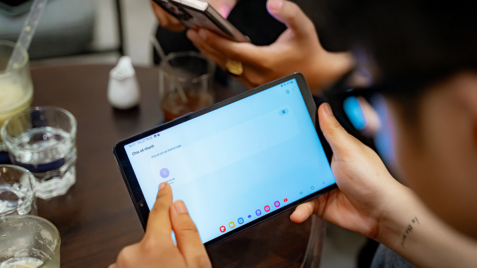 Chia sẻ cảm nhận nhanh về "tân binh" Galaxy Tab A9: Thiết kế trẻ trung, hiệu năng tốt và màu sắc thời thượng