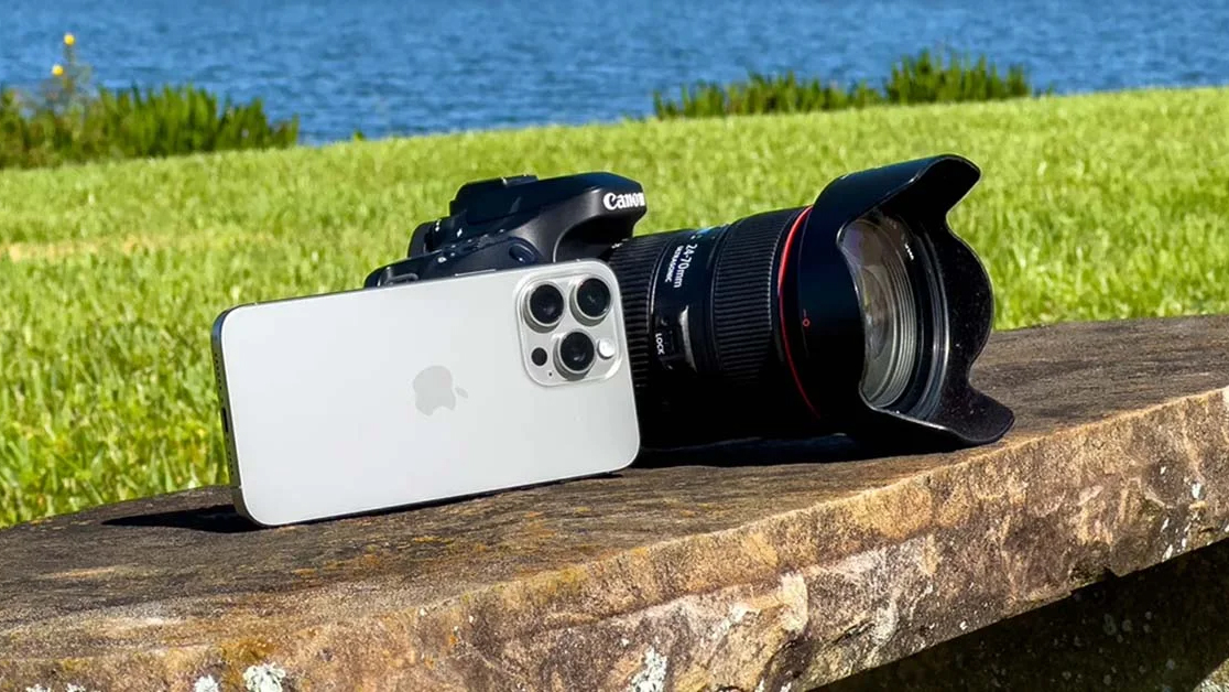 Apple ví iPhone 15 Pro Max quay chụp ngang máy ảnh 20,000 đô la