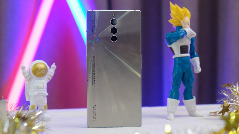 CellphoneS mở bán điện thoại Nubia Red Magic 8S Pro với giá chỉ 19.99 triệu đồng, quà tặng hấp dẫn