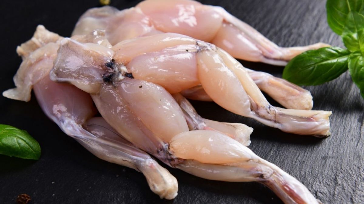 Hướng dẫn cách làm ếch rang muối bước 1