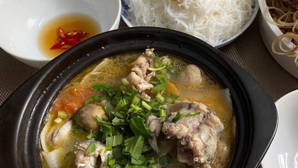 Cách làm lẩu ếch ngon với lá giang bước 4