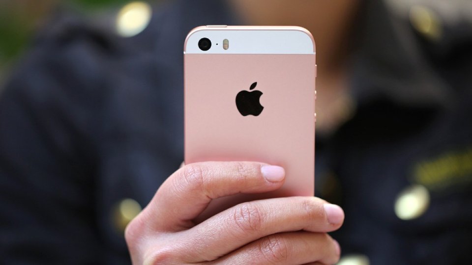 iPhone SE bị thêm vào danh sách sản phẩm “cũ” của Apple