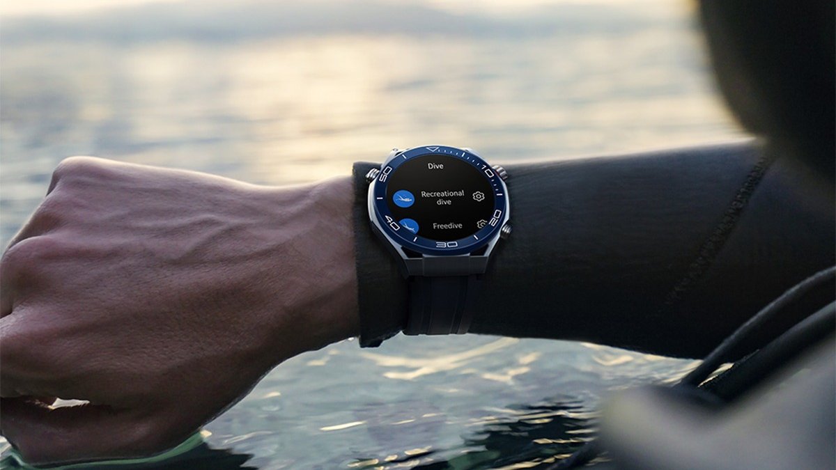CellphoneS mở bán đồng hồ Huawei Watch Ultimate với giá 19.99 triệu đồng, tặng loa JBL Go 3