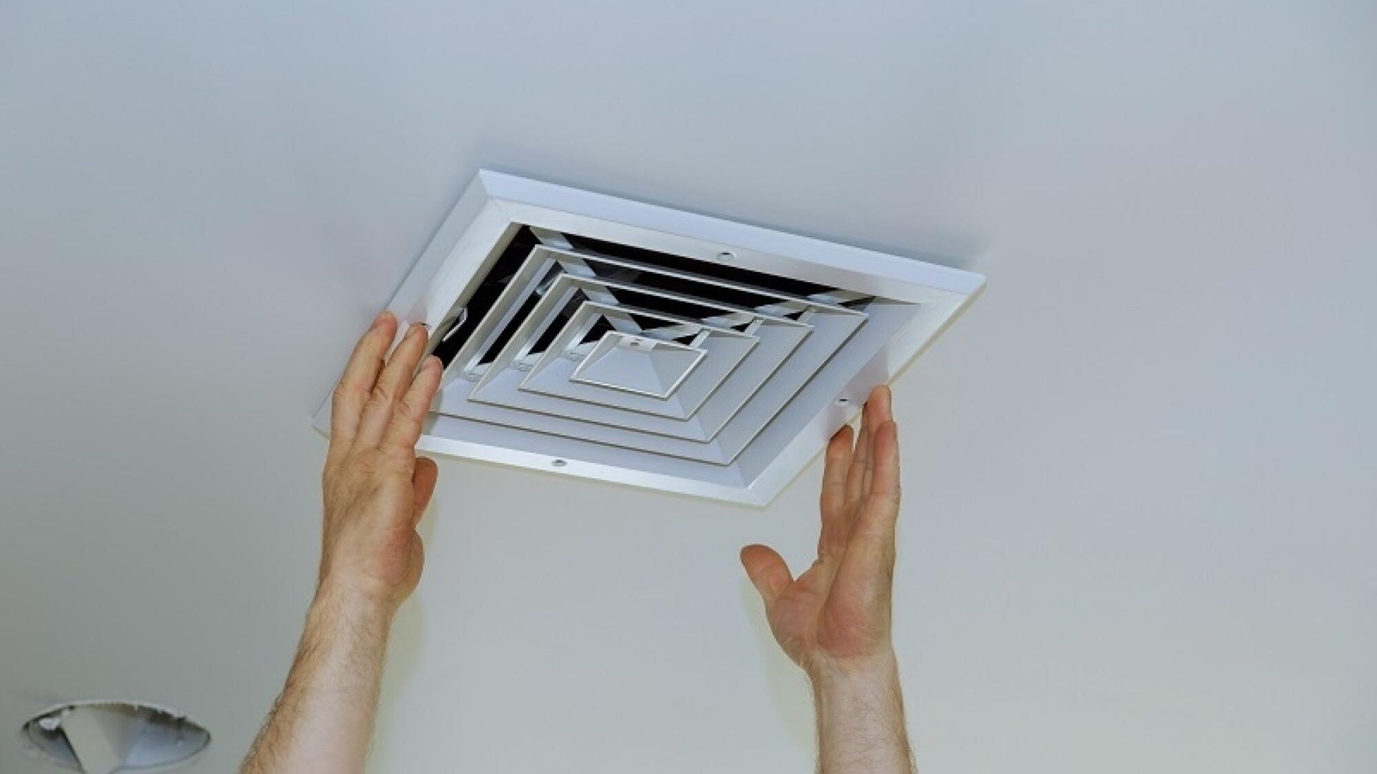 Cửa gió điều hòa âm trần là gì và có công dụng gì?